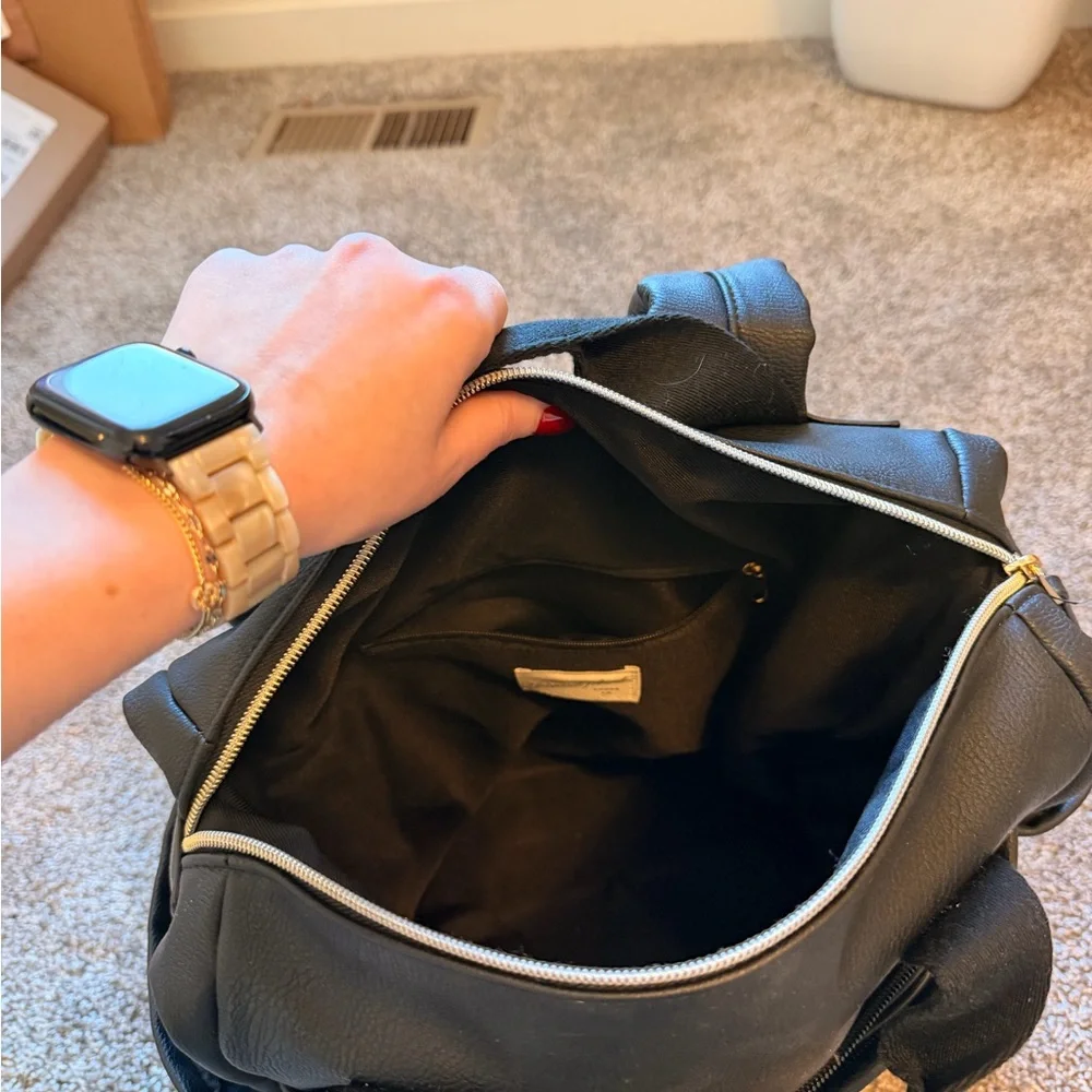 Universal Thread Target Square Convertible Backpack - Picture 6 of 9